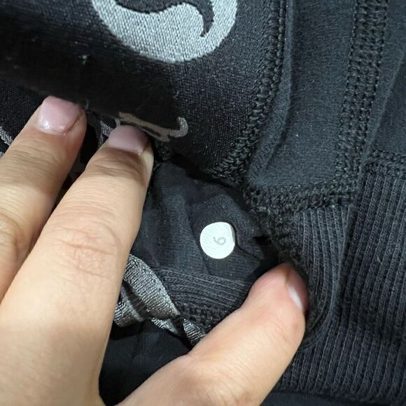 Lululemon Inner Essence Crop - Picture 3 of 4